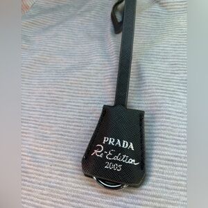Black fashion elegant Re-Edition 2005 Accessory keychain